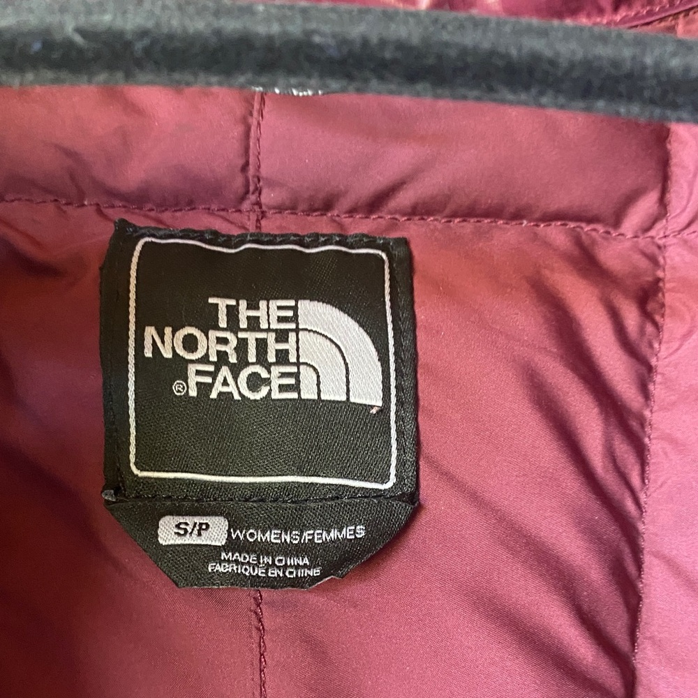 The North Face Women's Burgundy Puffer Jacket - Picture 2 of 8
